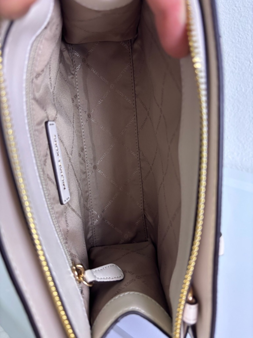Michael Kors Sheila Small Satchel Light Cream Multi Logo Adjustable Strap - Picture 8 of 11